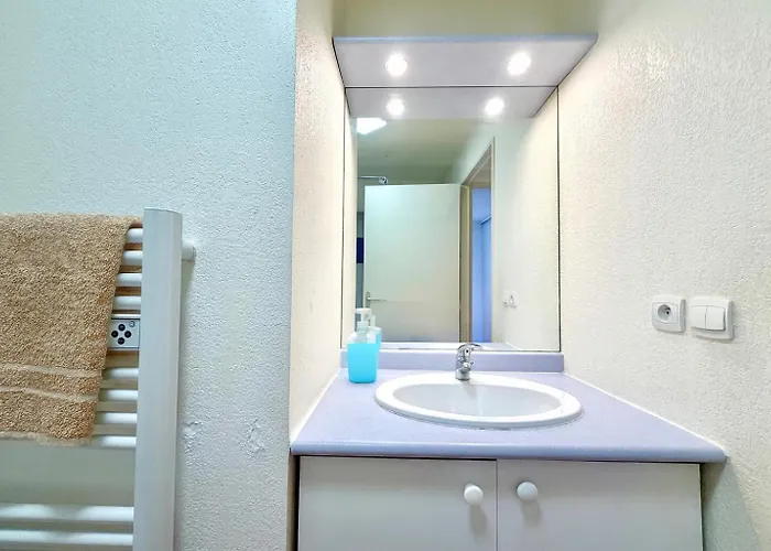 Les Deux Terrasses, 6 Pers Piscine Et Farniente Calvisson